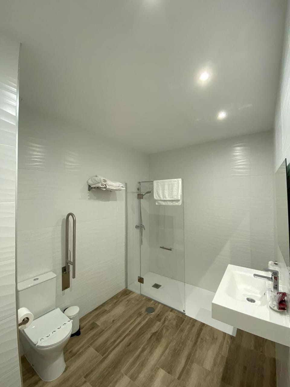 Rainfall showerhead, designer toiletries, hair dryer, towels