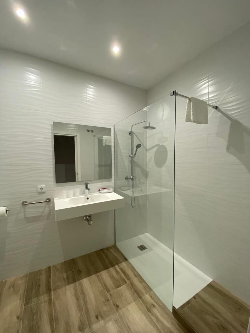 Rainfall showerhead, designer toiletries, hair dryer, towels