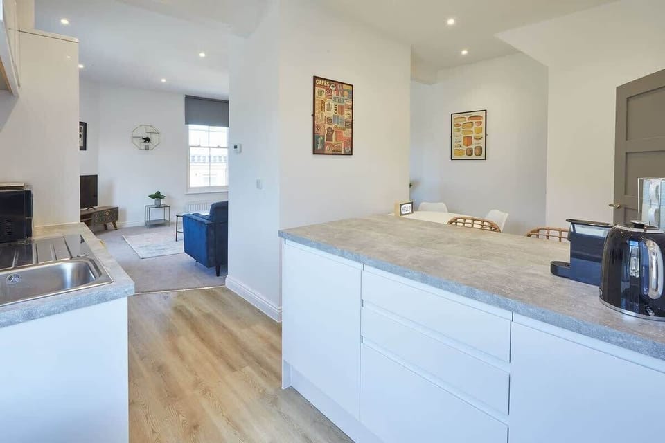 Apartment B, Cornerhouse Apartments, Saltburn-by-the-Sea - Host & Stay