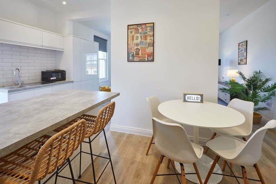 Apartment B, Cornerhouse Apartments, Saltburn-by-the-Sea - Host & Stay