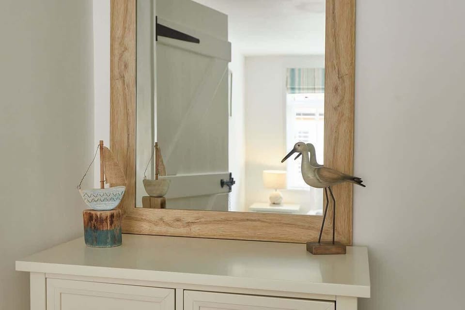 Dolphin Cottage 1736, Whitby - Host & Stay