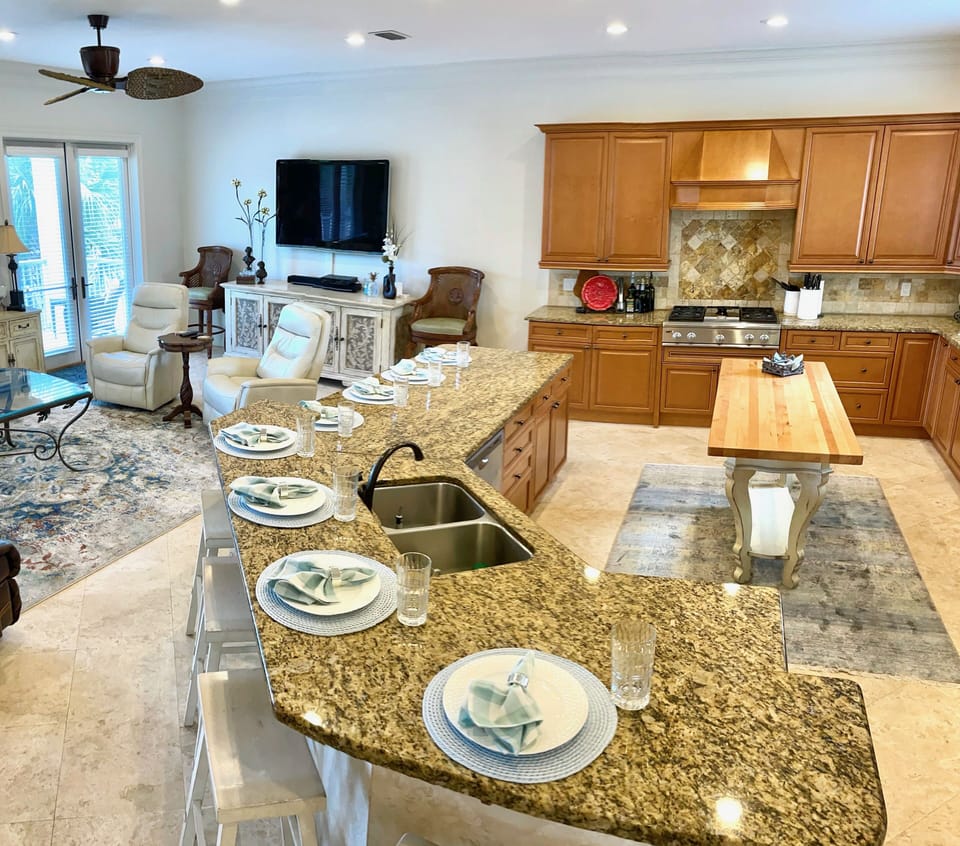 Kitchen - Seating for 8 at the island bar.