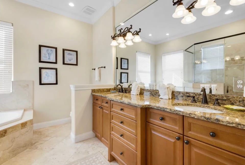 3RD FLOOR- KING MASTER SUITE - Private bath with jetted tub and separate shower.