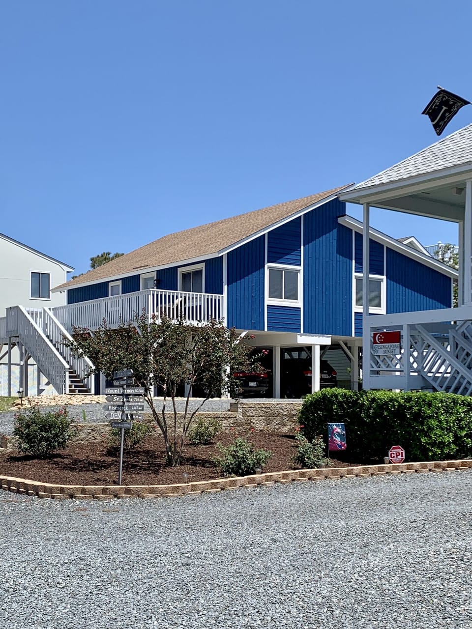 Right Exterior/street view/driveway