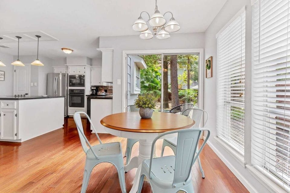 Breakfast area with sling door to back yard