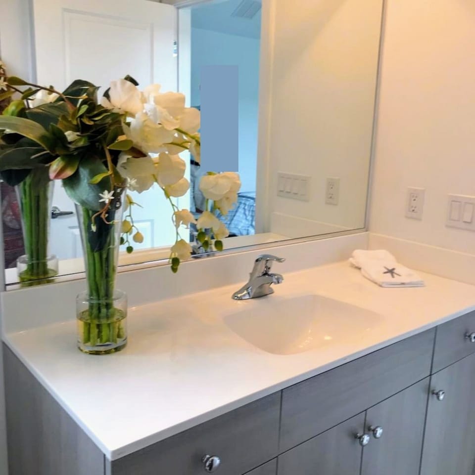 Full Bathroom 2