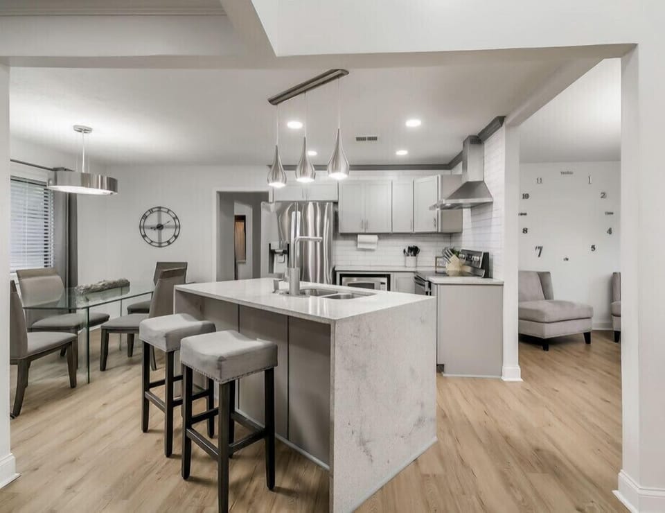 Entertainers kitchen! The heartbeat of the area, connecting it all
