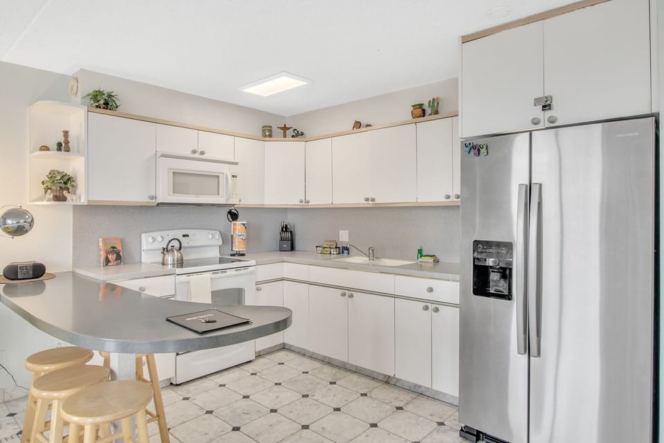 Indoors, Room, Flooring, Kitchen, Kitchen Island