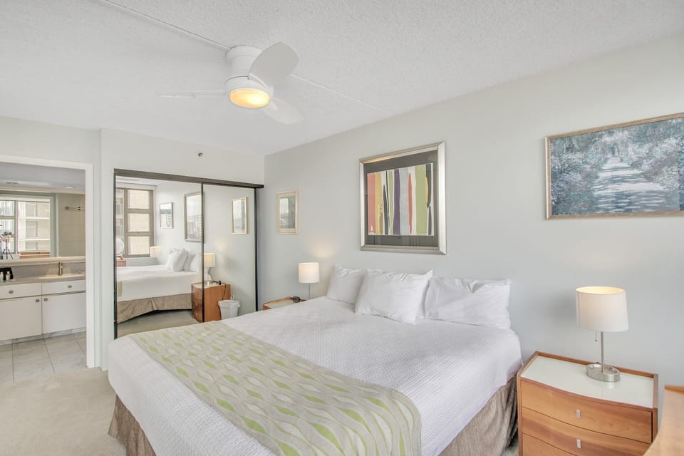 Bedroom, Room, Indoors, Furniture, Bed