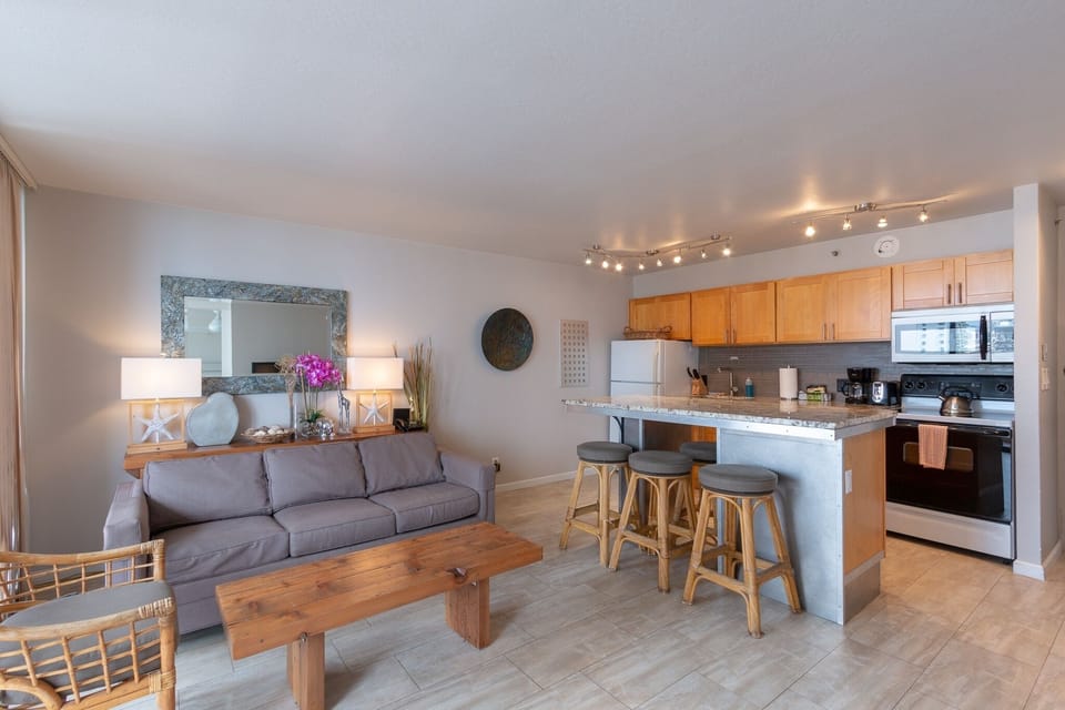 Flooring, Hardwood, Living Room, Room, Indoors