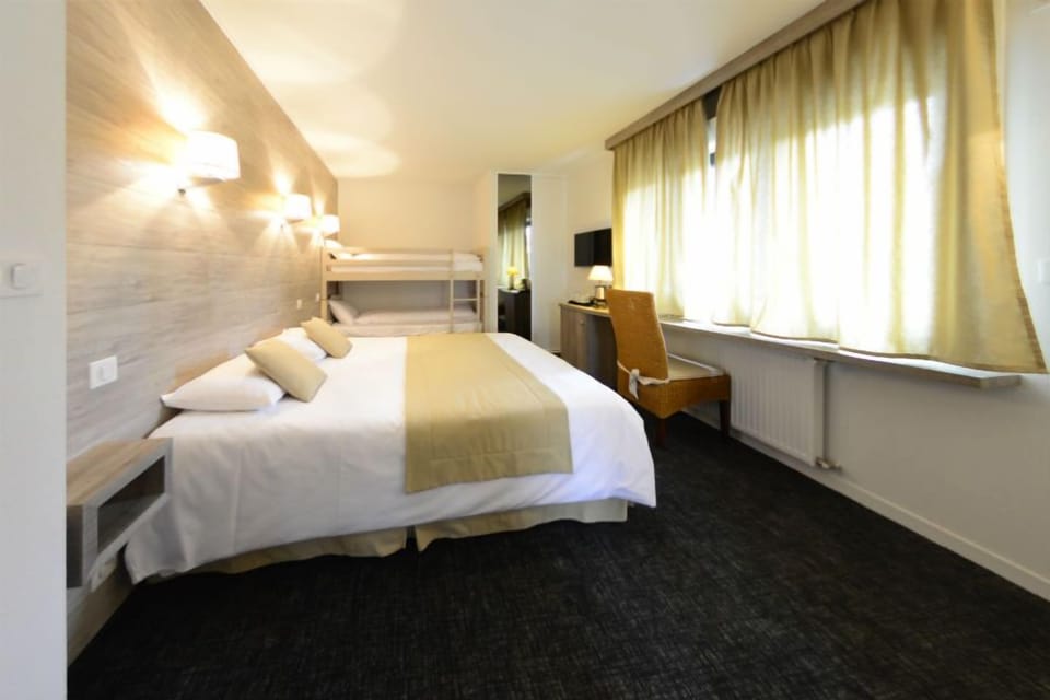 Standard Triple Room | Premium bedding, in-room safe, desk, soundproofing