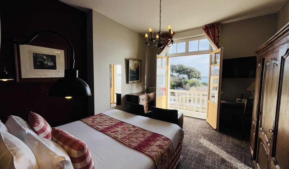 Classic Double or Twin Room, Sea View | Individually decorated, individually furnished, blackout drapes