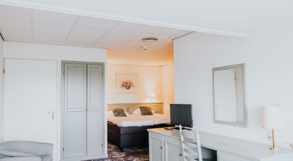 Deluxe Twin Room | Desk, blackout drapes, soundproofing, free WiFi