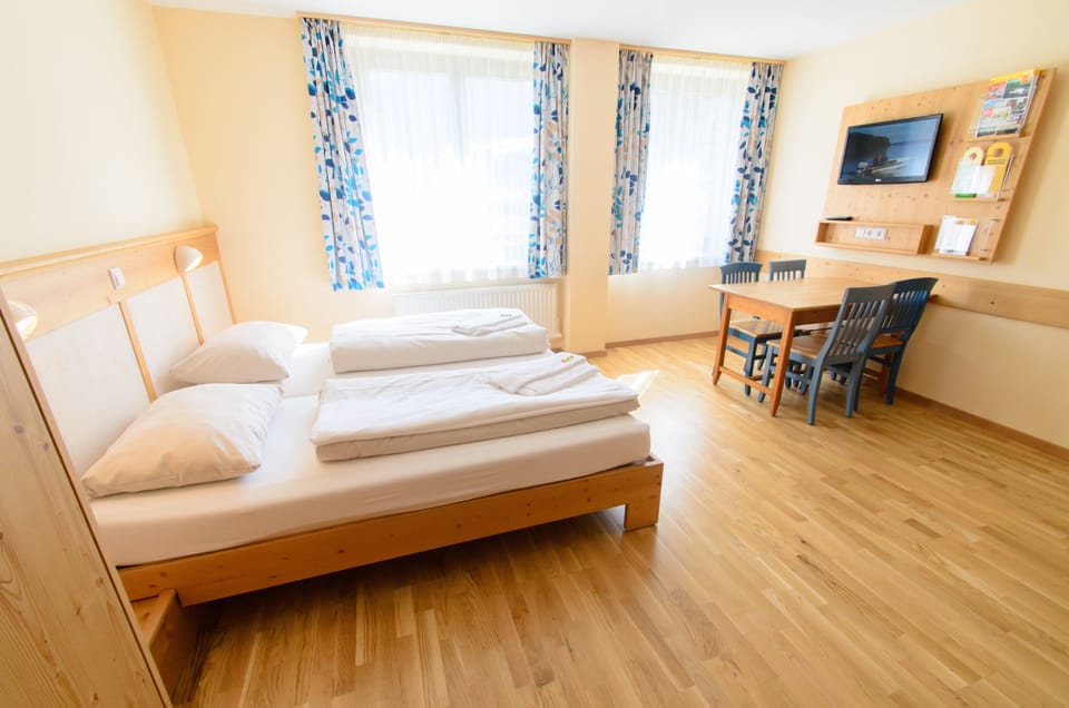 Hypo-allergenic bedding, in-room safe, individually decorated