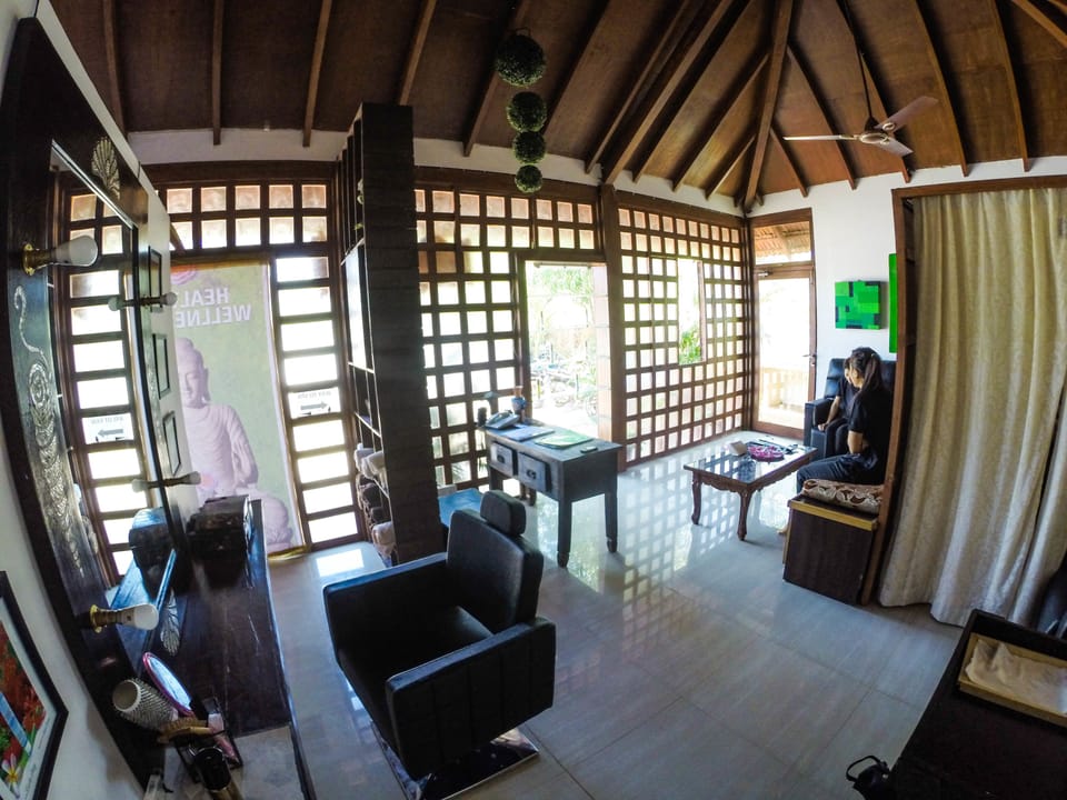 Body treatments, hydrotherapy, aromatherapy, deep-tissue massages