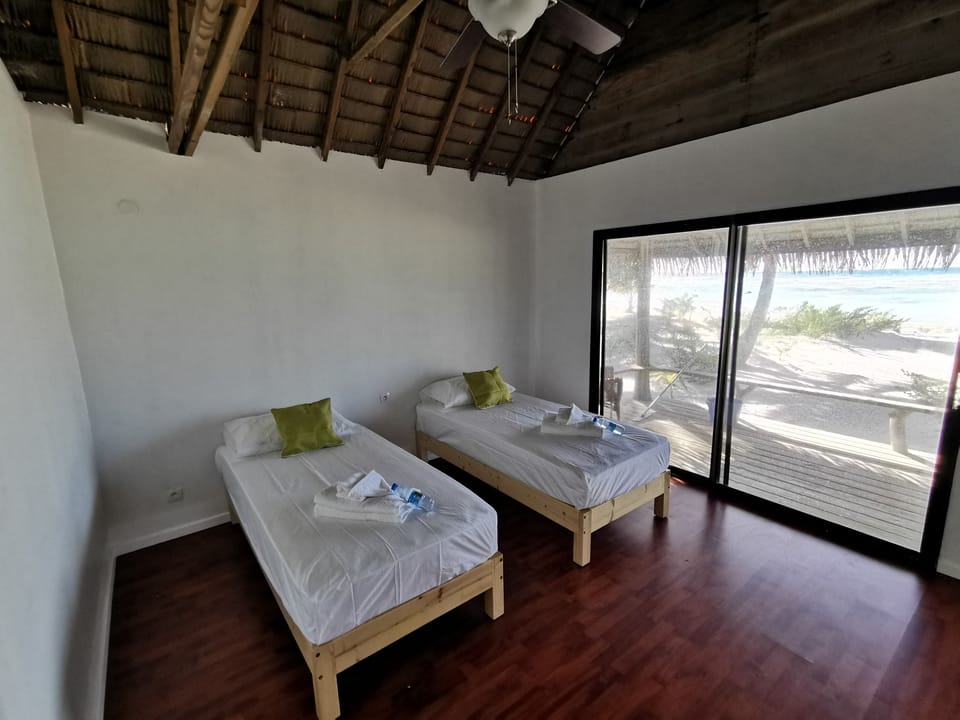 Bungalow, Lagoon View (6) | 1 bedroom, desk, bed sheets