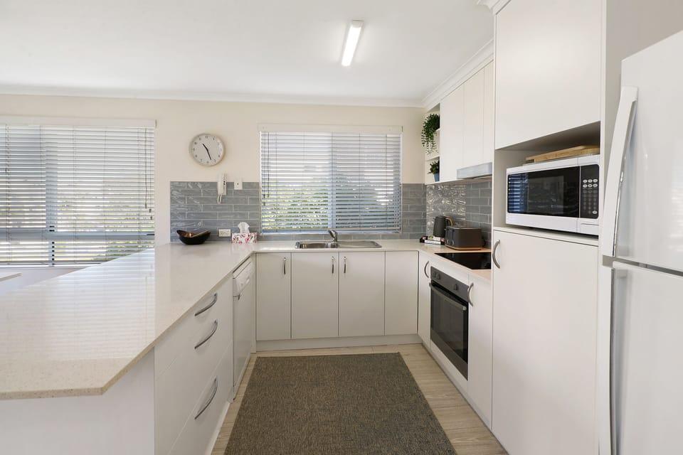Standard Apartment | Private kitchen | Full-size fridge, microwave, oven, stovetop