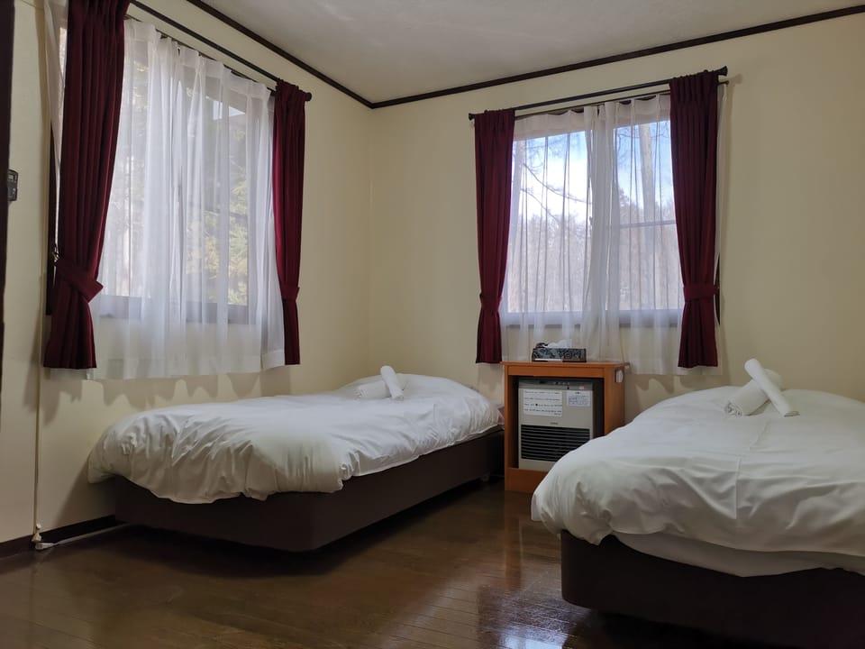 Twin Room with Private Toilet | WiFi (free), bed sheets