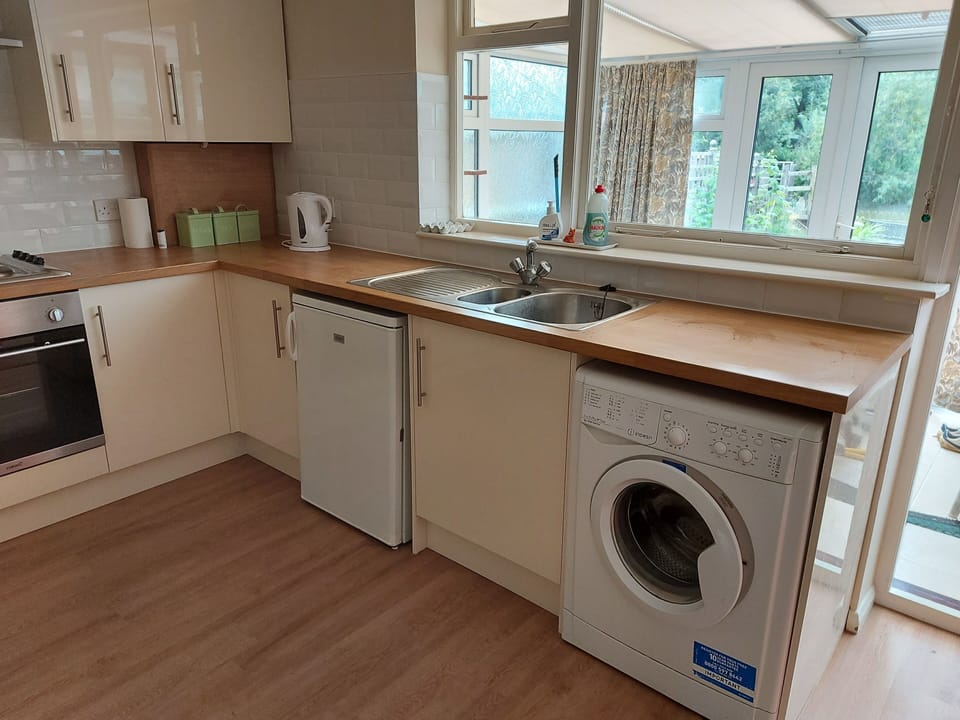 House | Private kitchen | Fridge, microwave, oven, stovetop