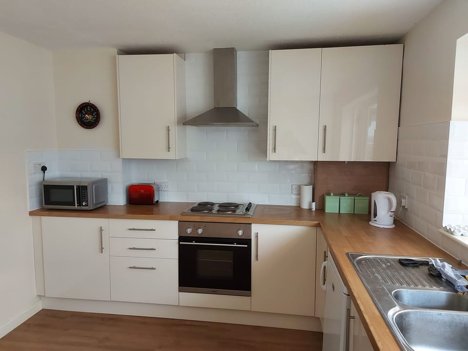 House | Private kitchen | Fridge, microwave, oven, stovetop