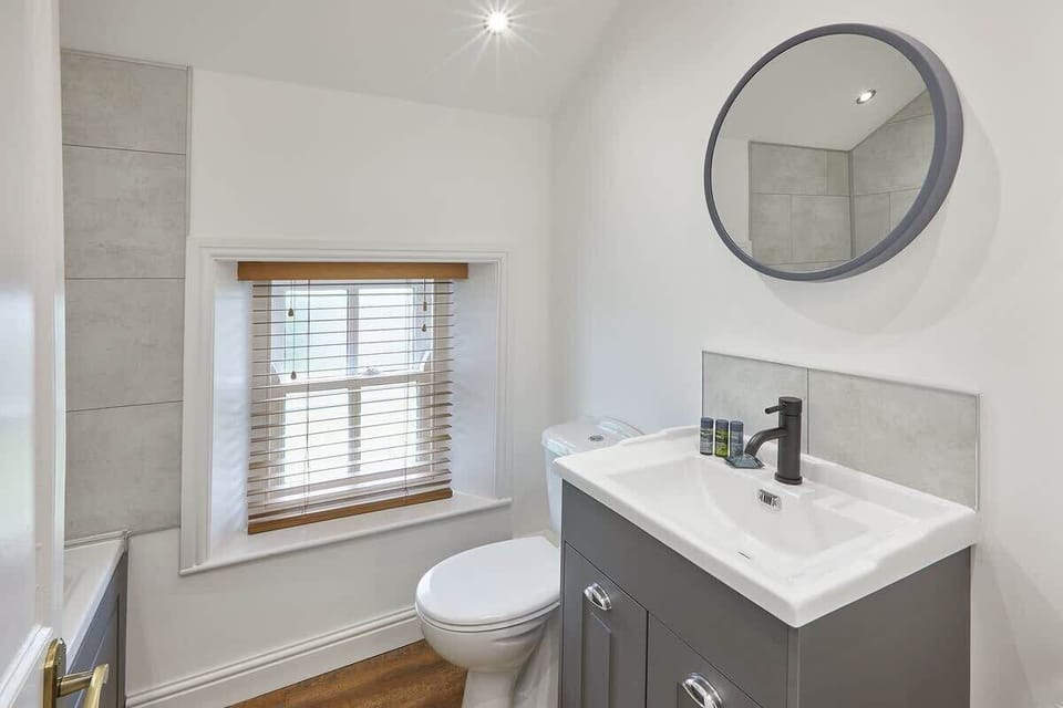 Dunsley Chapel, Dunsley - Host & Stay