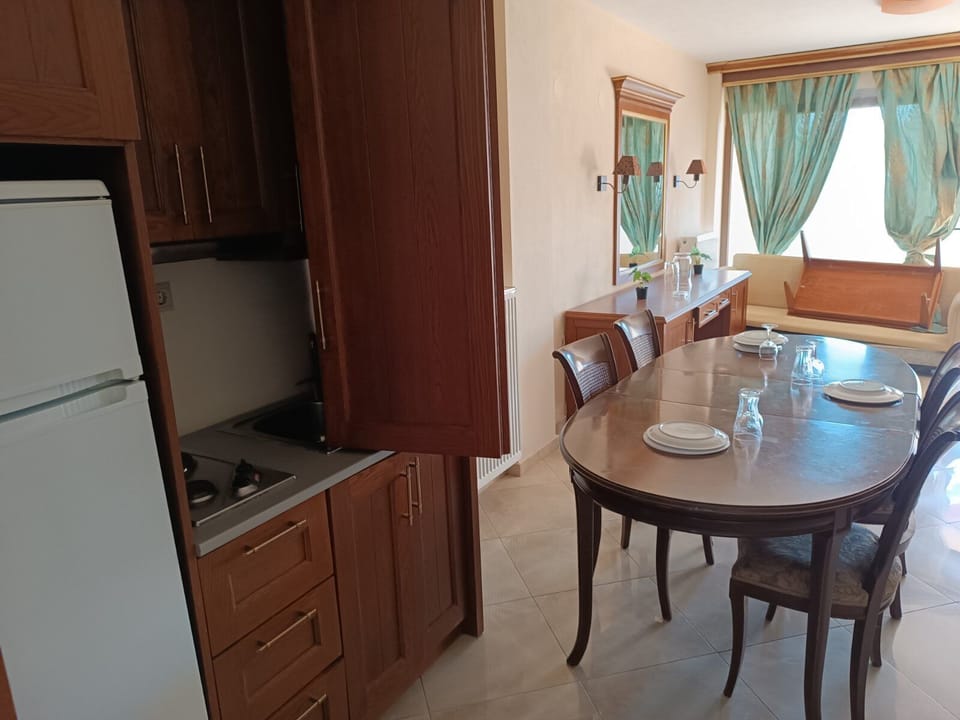 Family Suite | Private kitchen | Fridge
