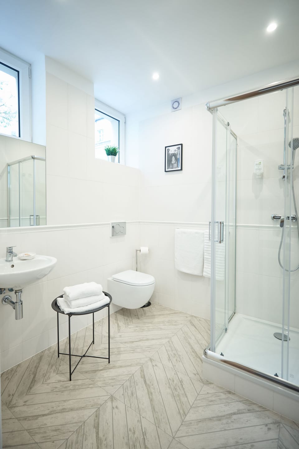 Deluxe Room | Bathroom | Shower, hair dryer, towels, soap