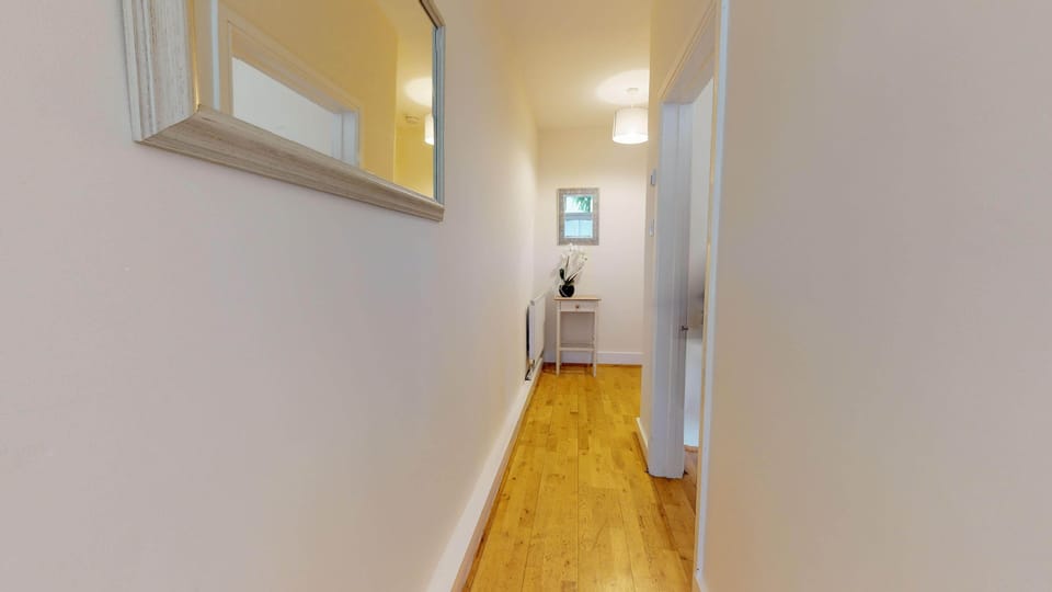 Oxford Two Bedroom Abbey Road Hallway
