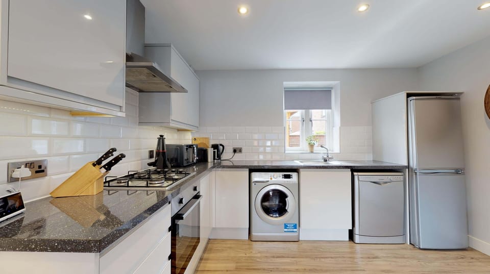 Leamington Spa Serviced Apartments Dunara Warwick Kitchen