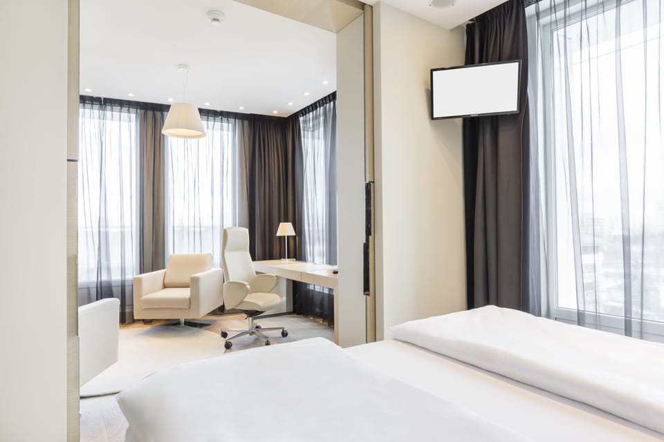 Suite | Soundproofing, free WiFi, bed sheets, wheelchair access