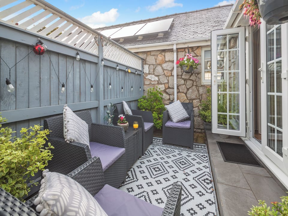 Sitting-out-area | The Paddock, Cefn, near St Asaph