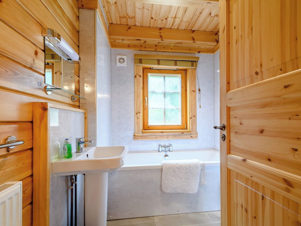 Bathroom | Larch - Archarn Estate Lodges, Killin, near Crianlarich