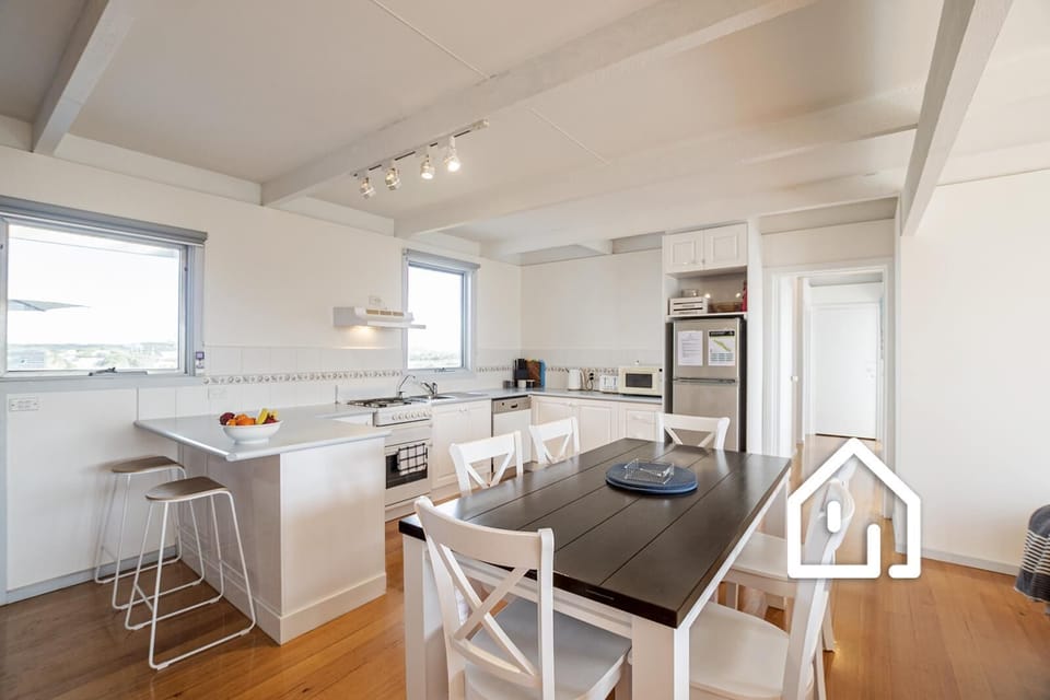 Open plan kitchen, breakfast bar and dining setting for 6