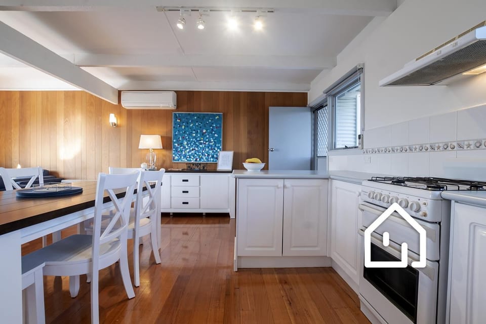 The kitchen is equipped with everything needed for a relaxed family holiday
