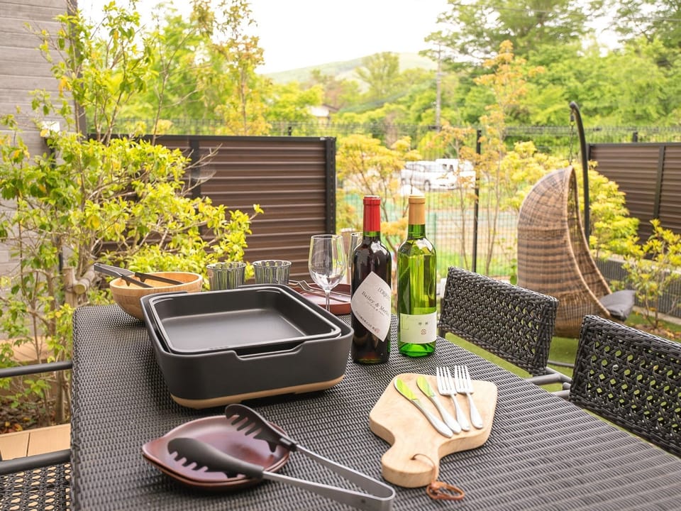 ・[BBQ] BBQ on the terrace surrounded by greenery! There is no doubt that everyone will be excited
