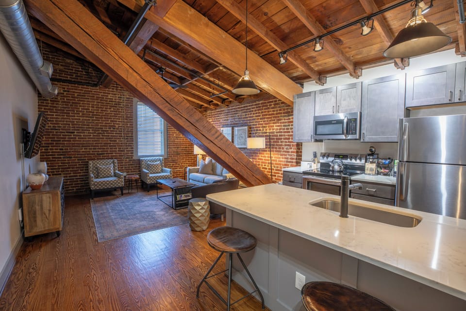 Studio Suite, 1 King Bed with Sofa bed | Private kitchen