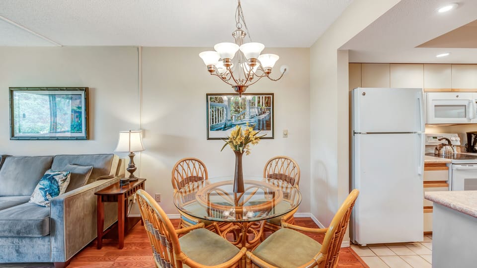 Condo, 1 Bedroom, Garden View | In-room dining