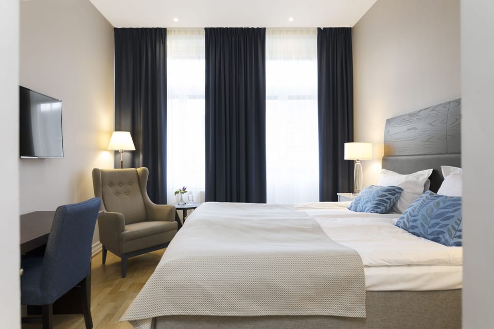 Standard Double Room | In-room safe, desk, iron/ironing board (on request), WiFi (free)
