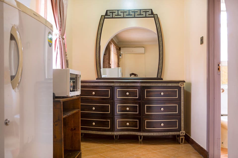 Executive Suite | In-room safe, soundproofing, free WiFi, bed sheets
