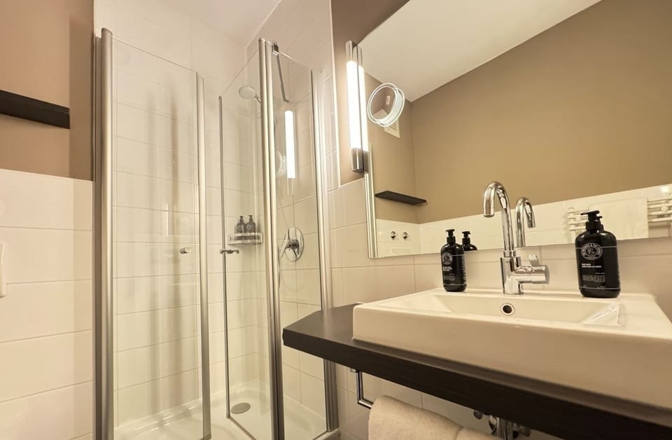 Comfort Double Room, Garden View | Bathroom | Shower, eco-friendly toiletries, hair dryer, slippers