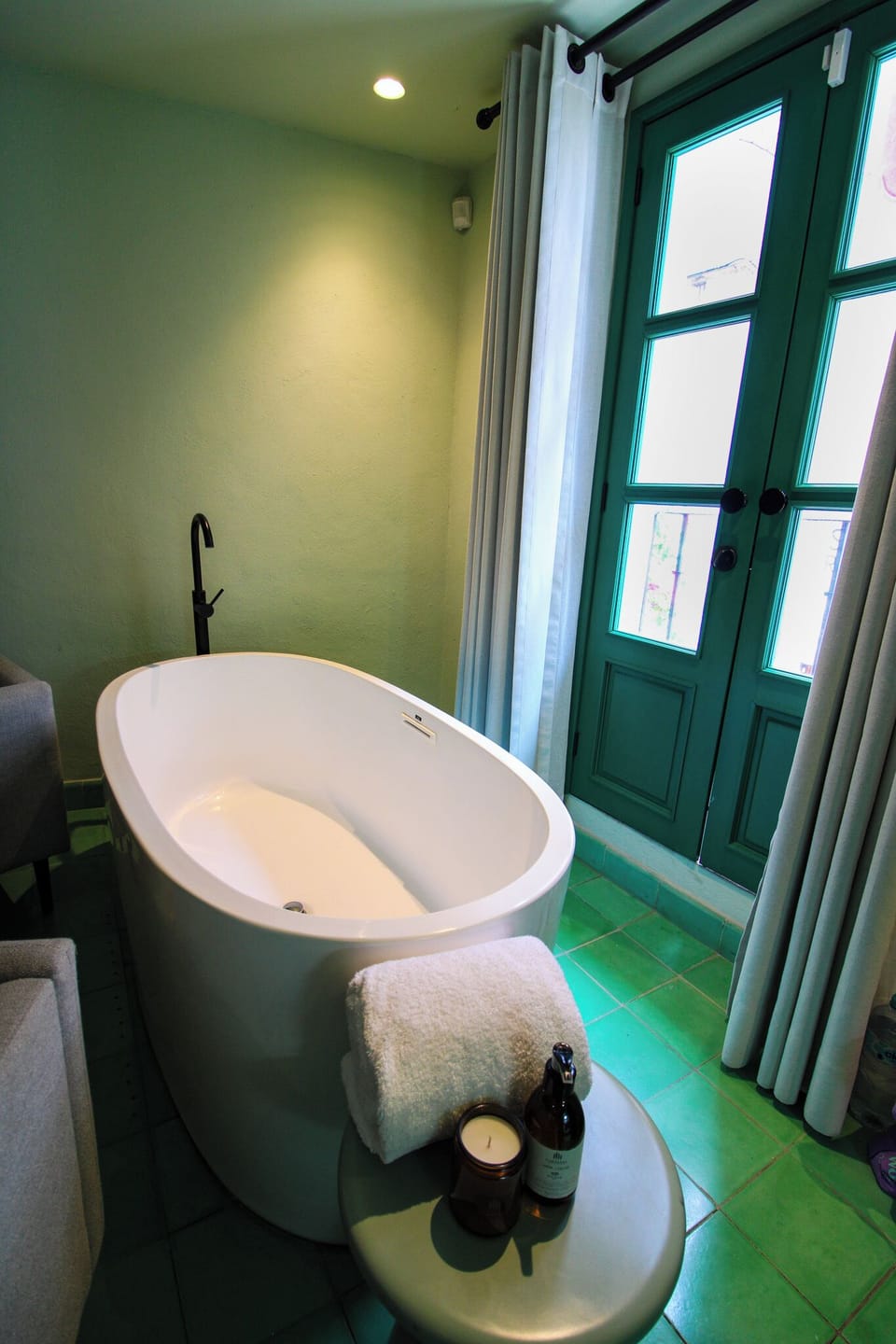 Superior Suite, Bathtub | Bathroom | Shower, rainfall showerhead, designer toiletries, hair dryer