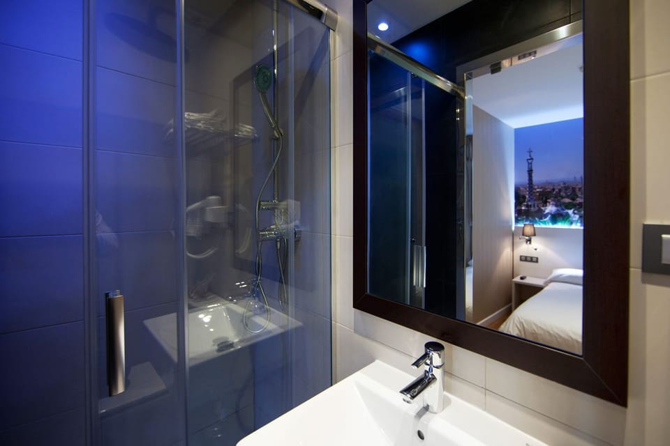 Basic Double or Twin Room, Private Bathroom | Bathroom | Shower, rainfall showerhead, hair dryer, towels