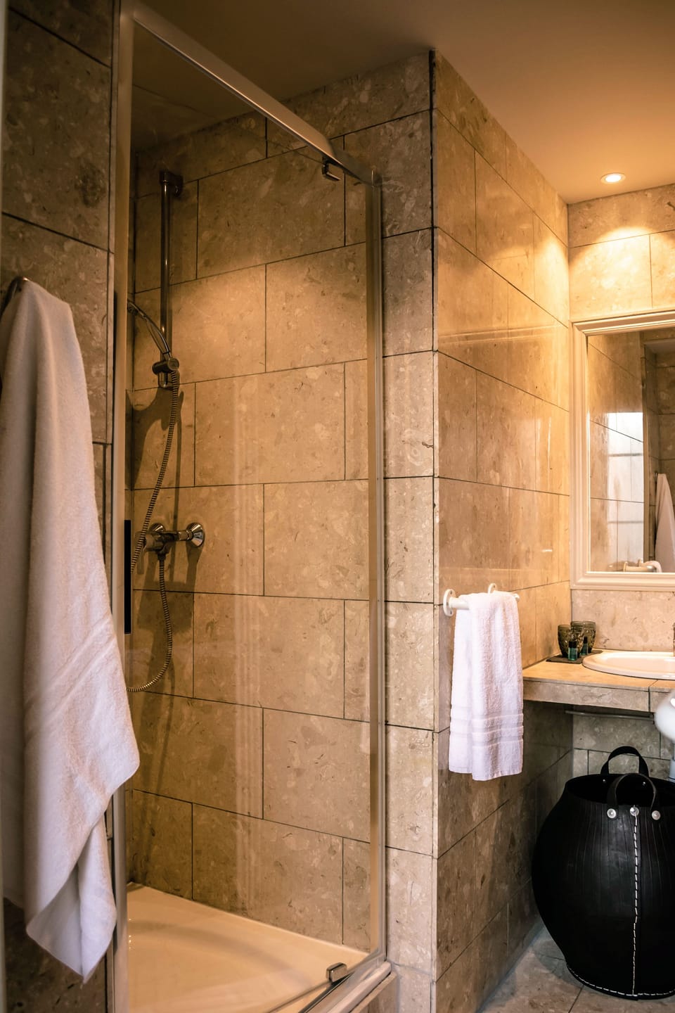 Standard Double Room | Bathroom | Free toiletries, hair dryer, towels