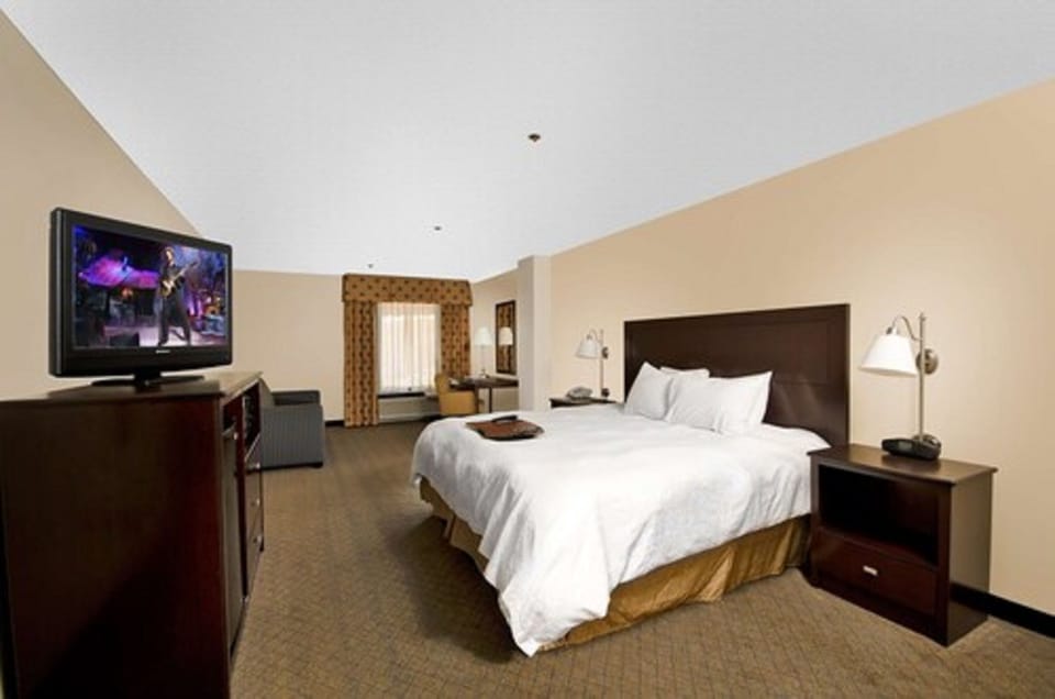 In-room safe, desk, iron/ironing board, free cribs/infant beds