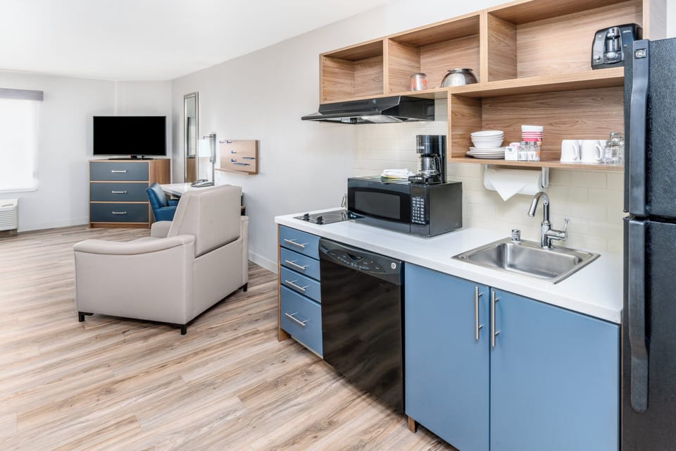 Studio Suite, 2 Queen Beds, Roll-in Shower (Mobil Roll Shwr) | In-room safe, desk, iron/ironing board, free WiFi