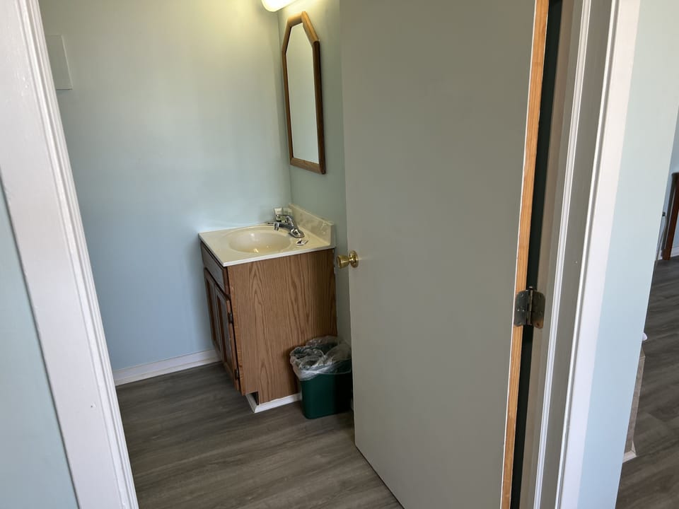 Crows Nest Inn Tawas Motel in Tawas City