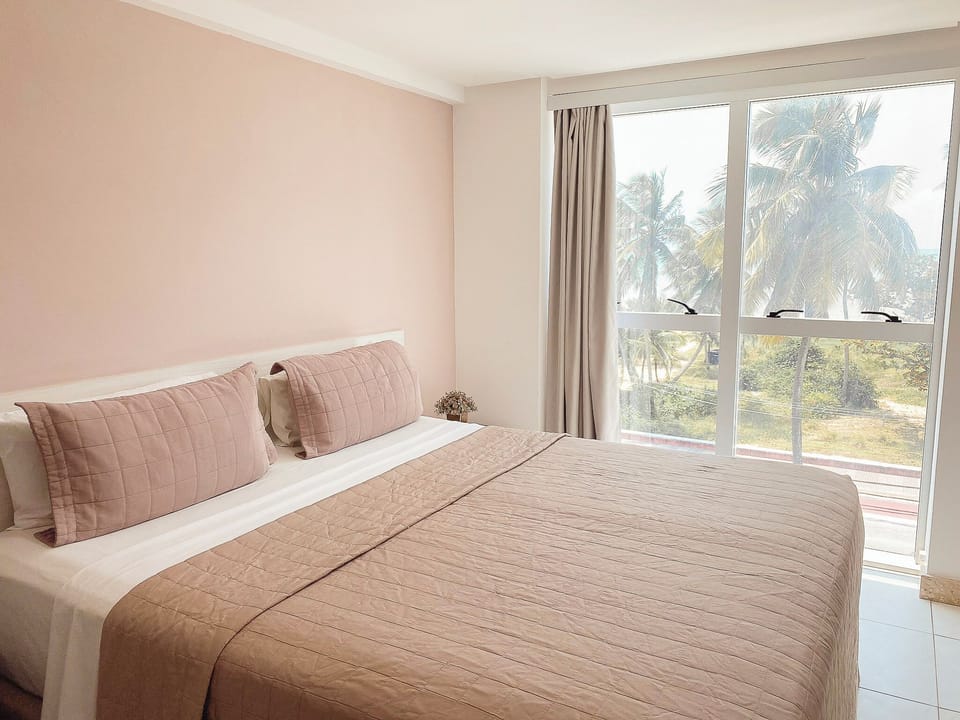 Room, Sea View, Beachfront | Desk, free WiFi, bed sheets