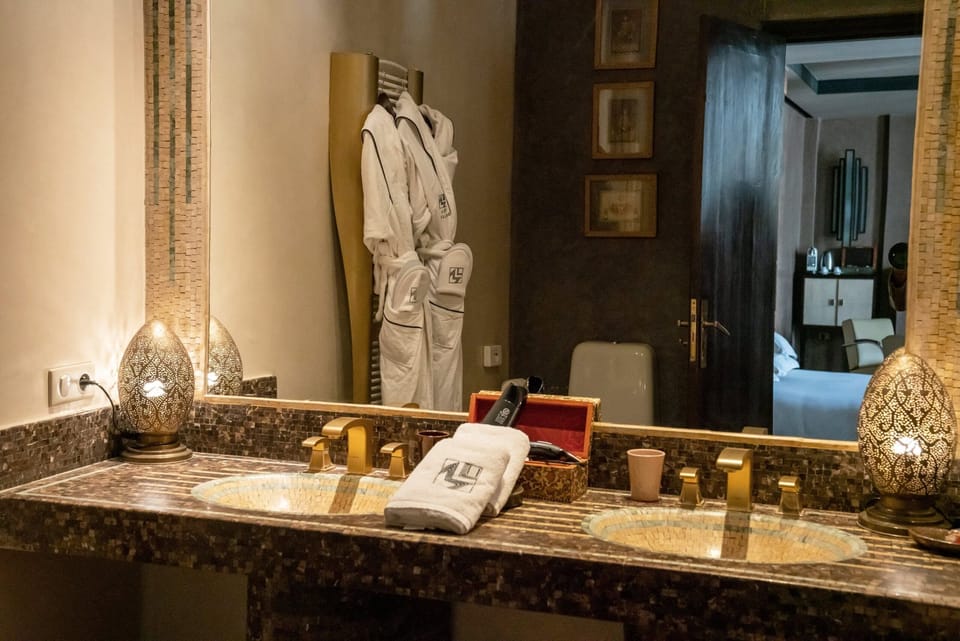 Luxury Suite, 1 King Bed, Fireplace | Bathroom | Free toiletries, hair dryer, bathrobes, slippers