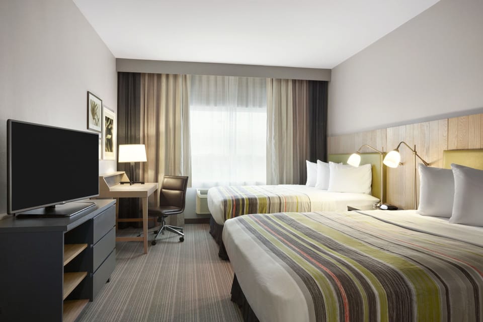 Premium bedding, in-room safe, desk, laptop workspace