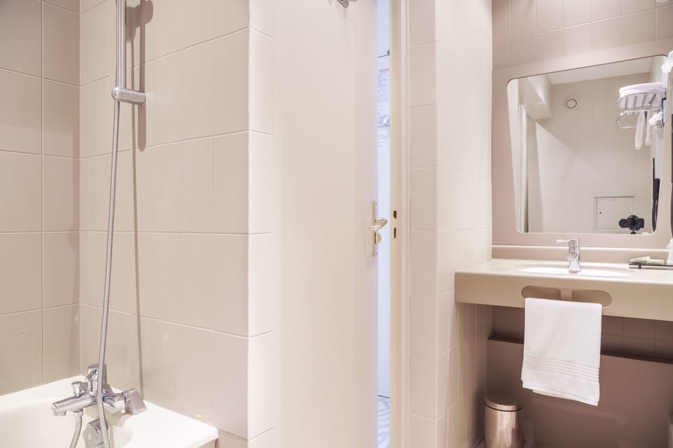 Classic Twin Room | Bathroom | Hair dryer, towels, soap, shampoo